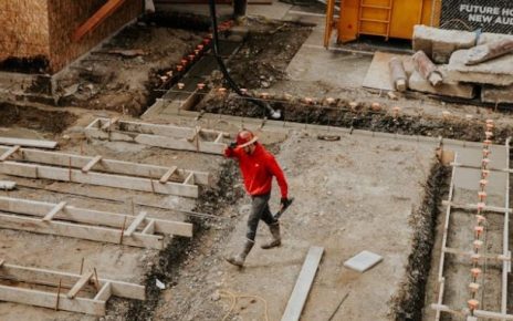 9 Key Factors to Consider Before Hiring a Contractor